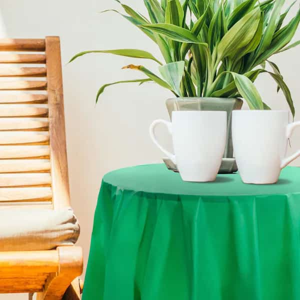 84 Hunter Green Round Disposable Plastic Tablecloths 96 Tablecloths, 96PK