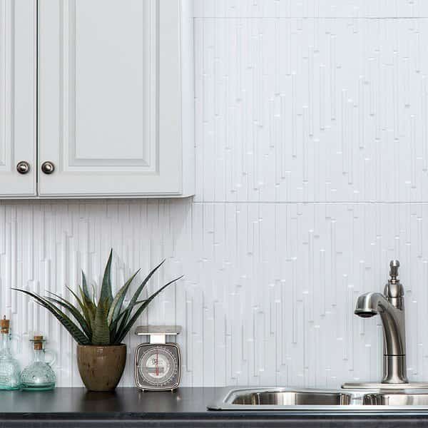 Fasade 18in x 24in Skyline Matte White Backsplash Panel 5pk, FASADE, Mfr# PB7101