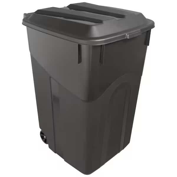 Wheeled Trash Can, 45 gal Capacity, Lid Closure